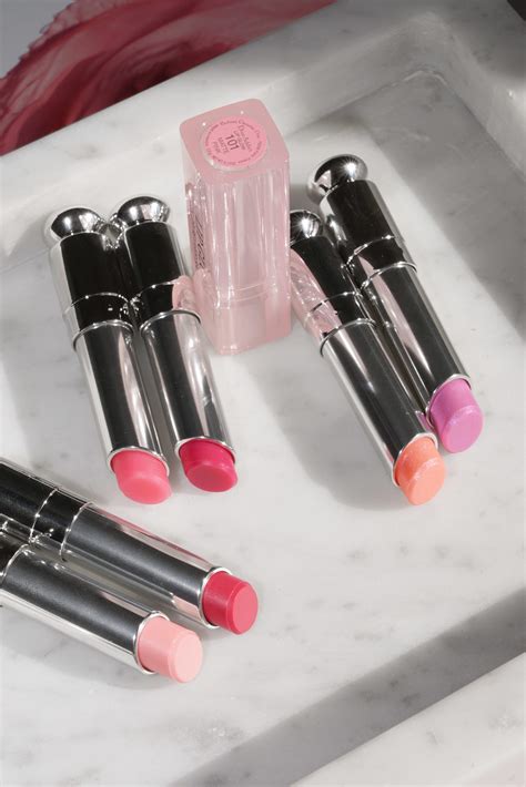 DIOR ADDICT LIP GLOW .